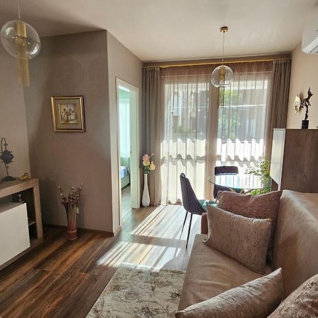 Bright Inn - Holiday & Business Apartment Софія Екстер'єр фото