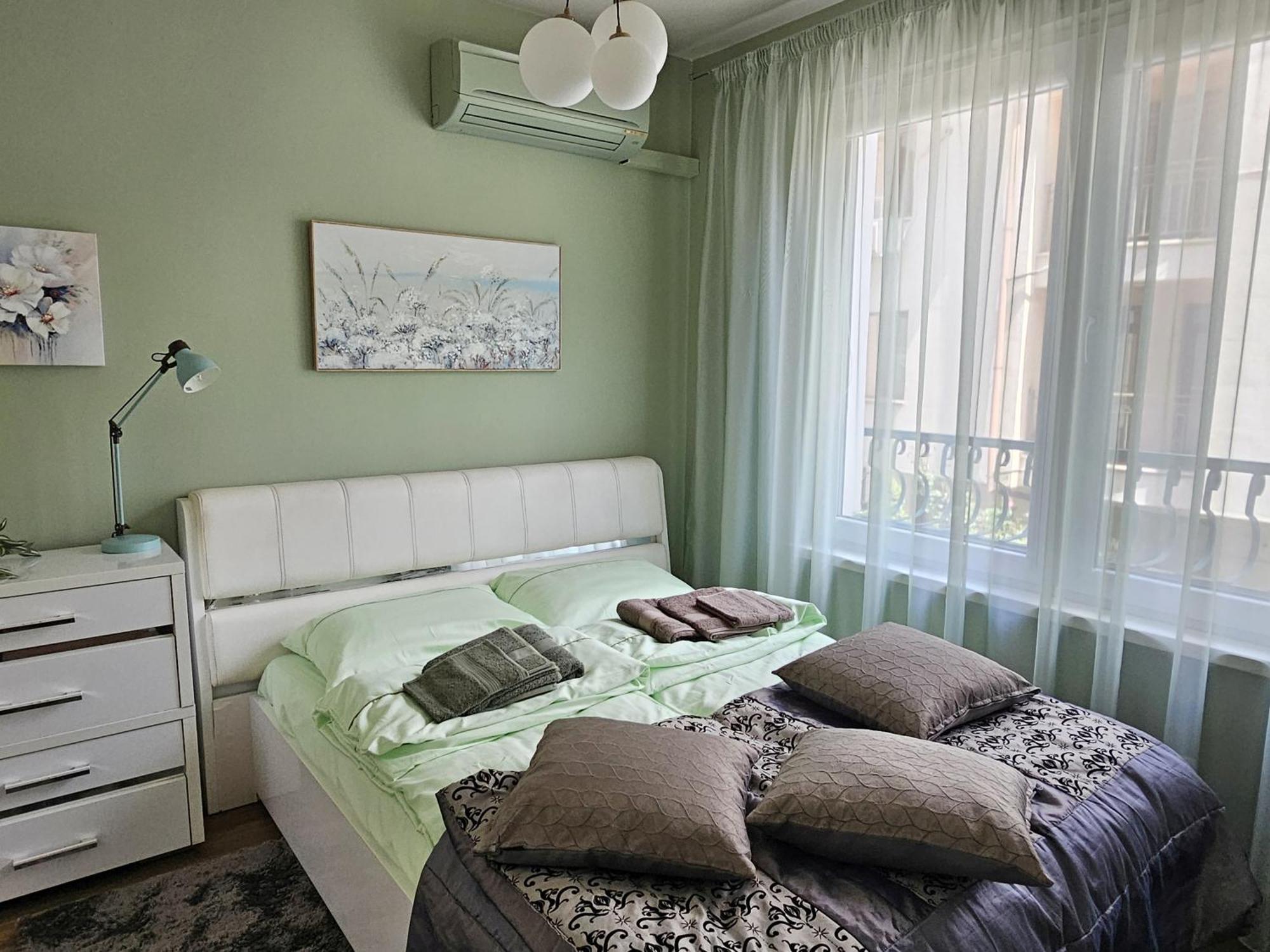 Bright Inn - Holiday & Business Apartment Софія Екстер'єр фото