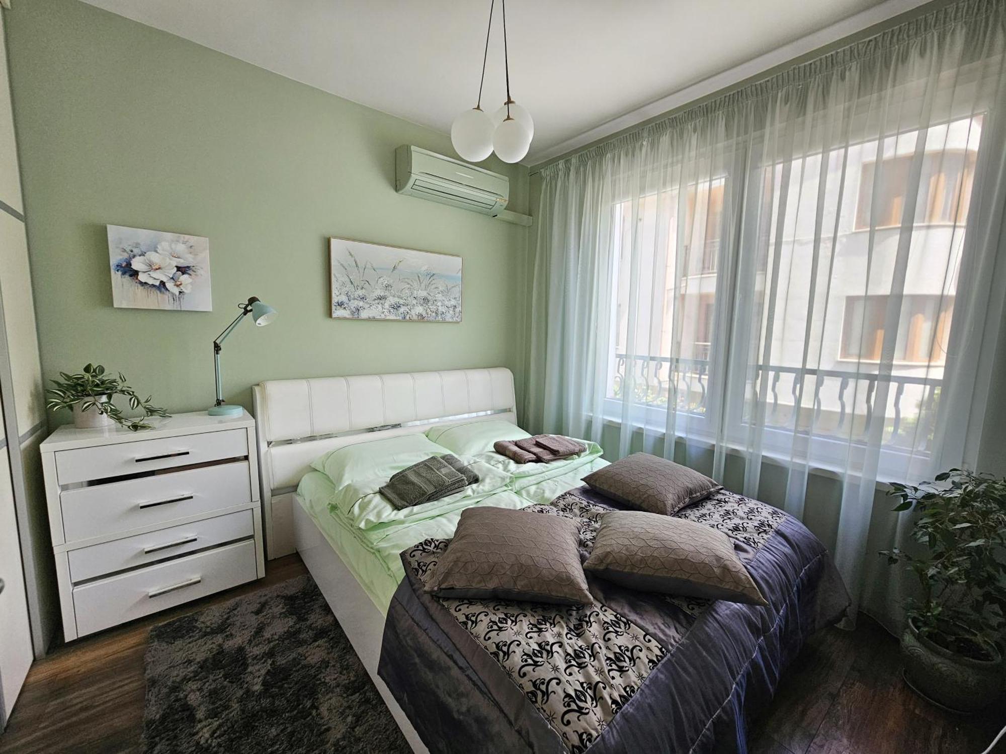 Bright Inn - Holiday & Business Apartment Софія Екстер'єр фото
