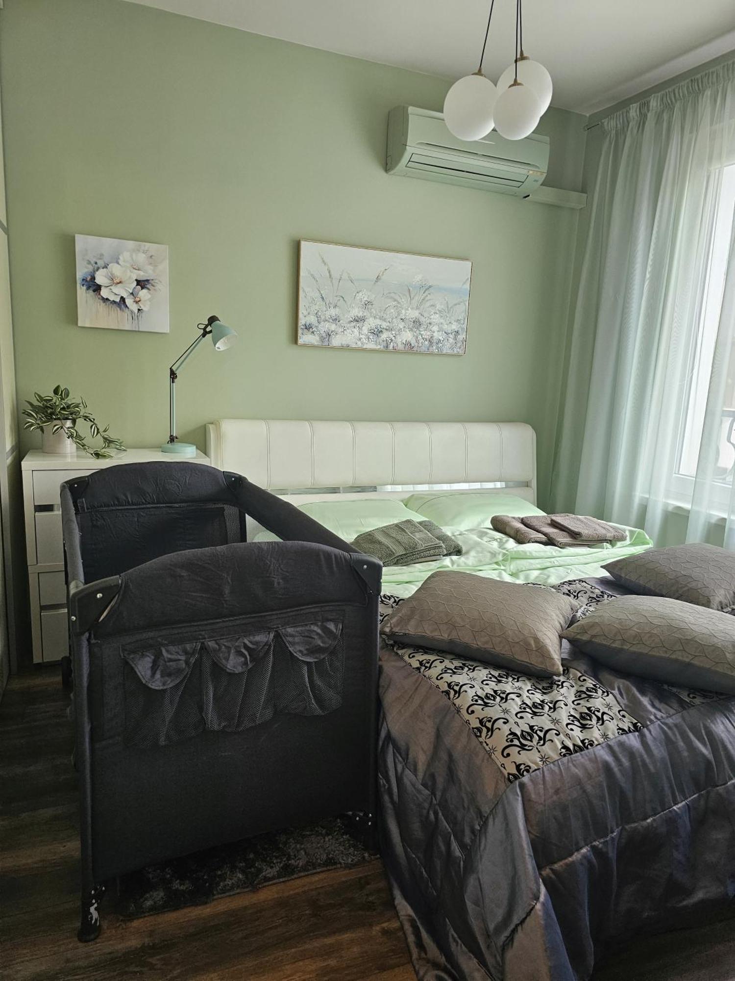 Bright Inn - Holiday & Business Apartment Софія Екстер'єр фото