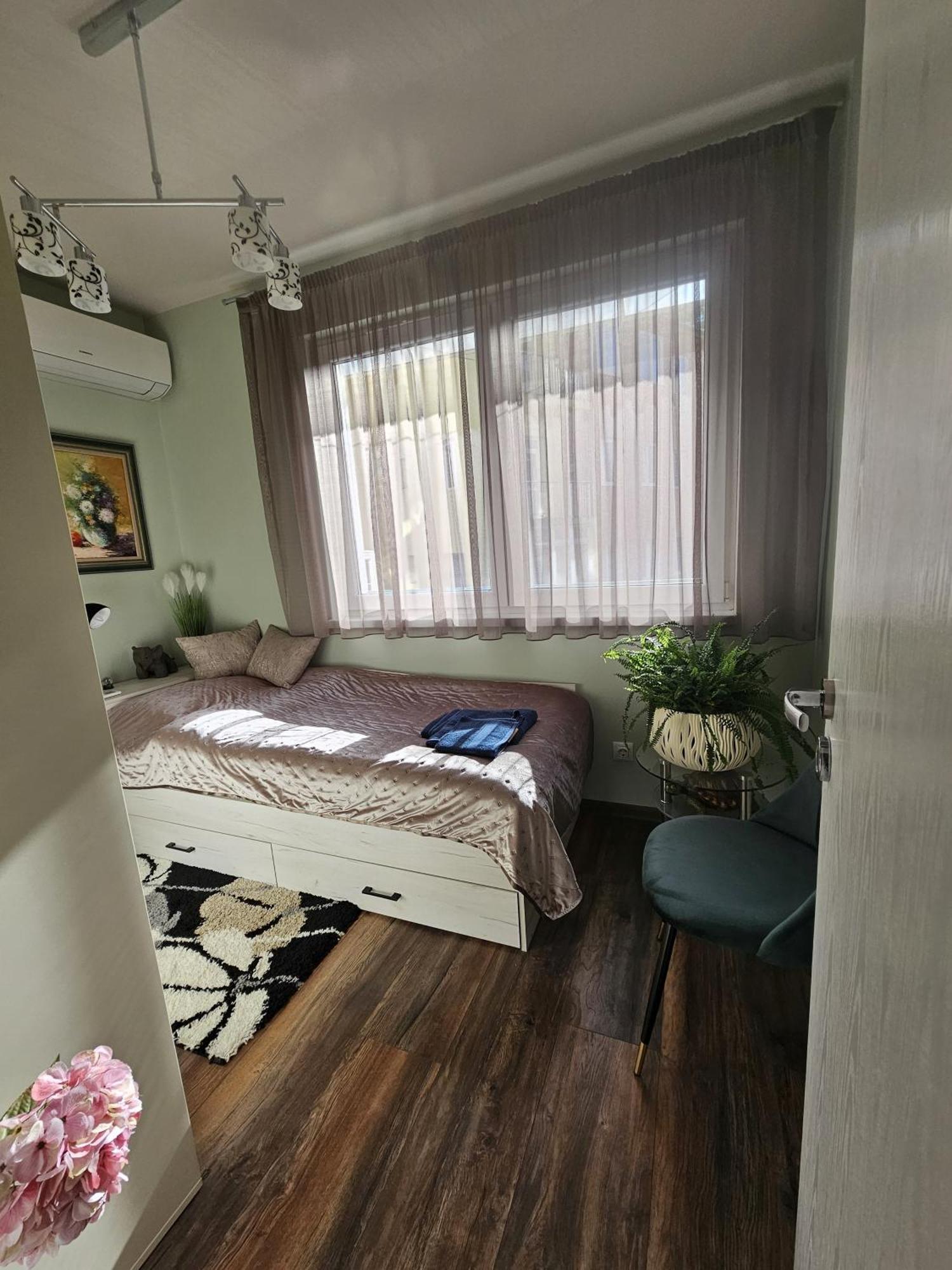 Bright Inn - Holiday & Business Apartment Софія Екстер'єр фото