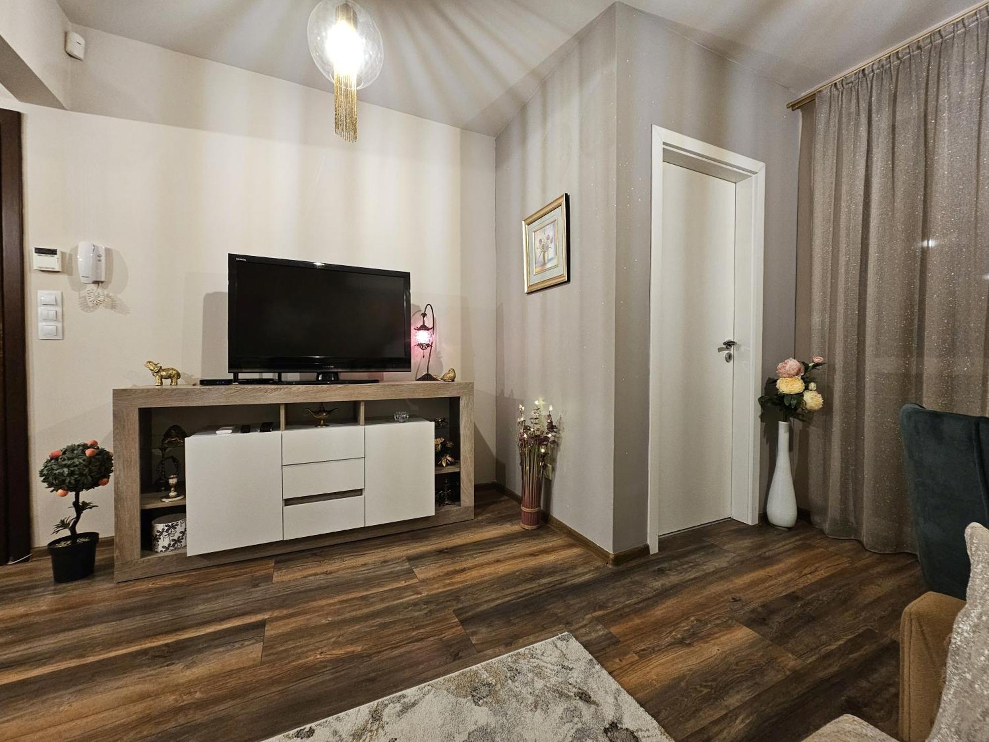 Bright Inn - Holiday & Business Apartment Софія Екстер'єр фото