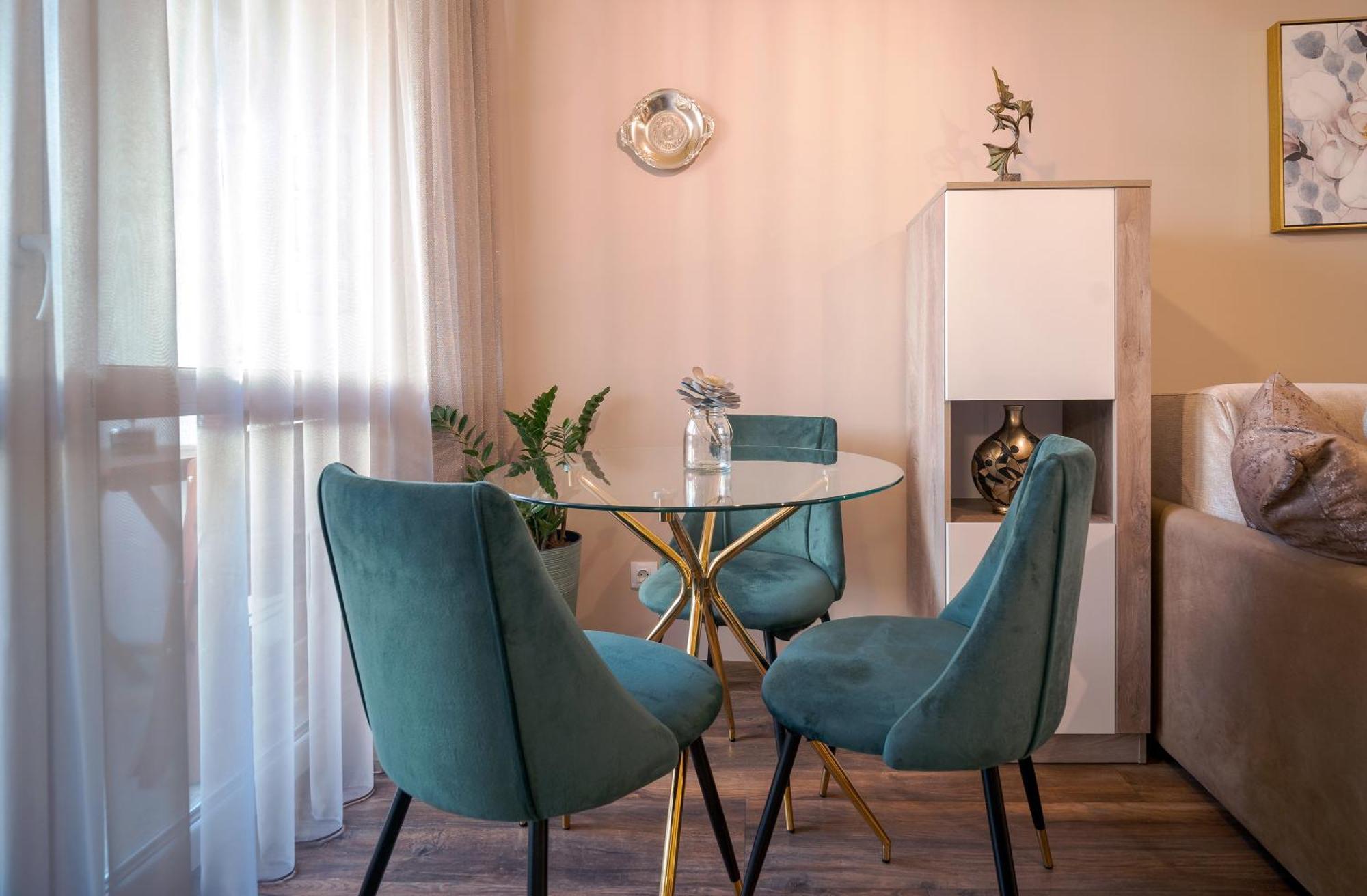Bright Inn - Holiday & Business Apartment Софія Екстер'єр фото
