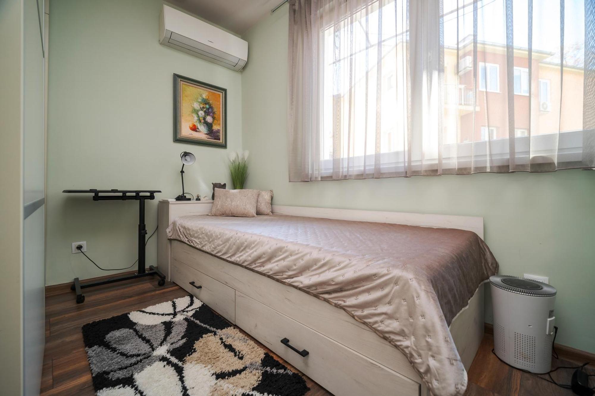 Bright Inn - Holiday & Business Apartment Софія Екстер'єр фото